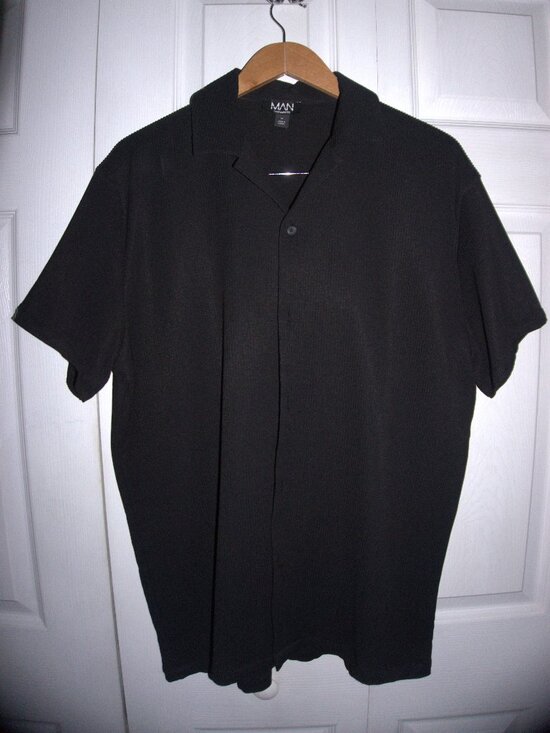 BoohooMan Short Sleeve Revere Oversized Fit Pleated Shirt - Picture 1 of 3